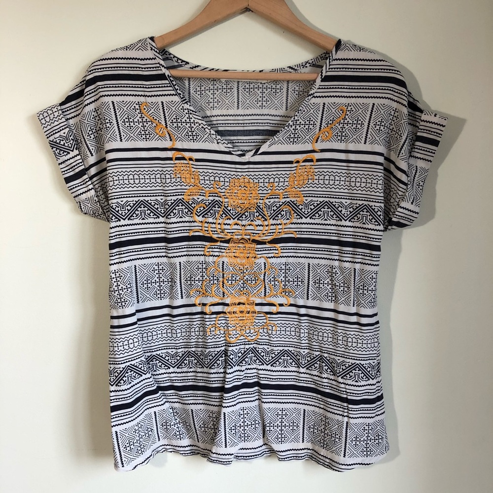 3/$30💚Solitaire black and white geometric print shirt top size medium